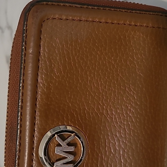 Michael Kors Cognac Brown Pebbled Leather Wallet Wristlet Practical Errands - Picture 8 of 14